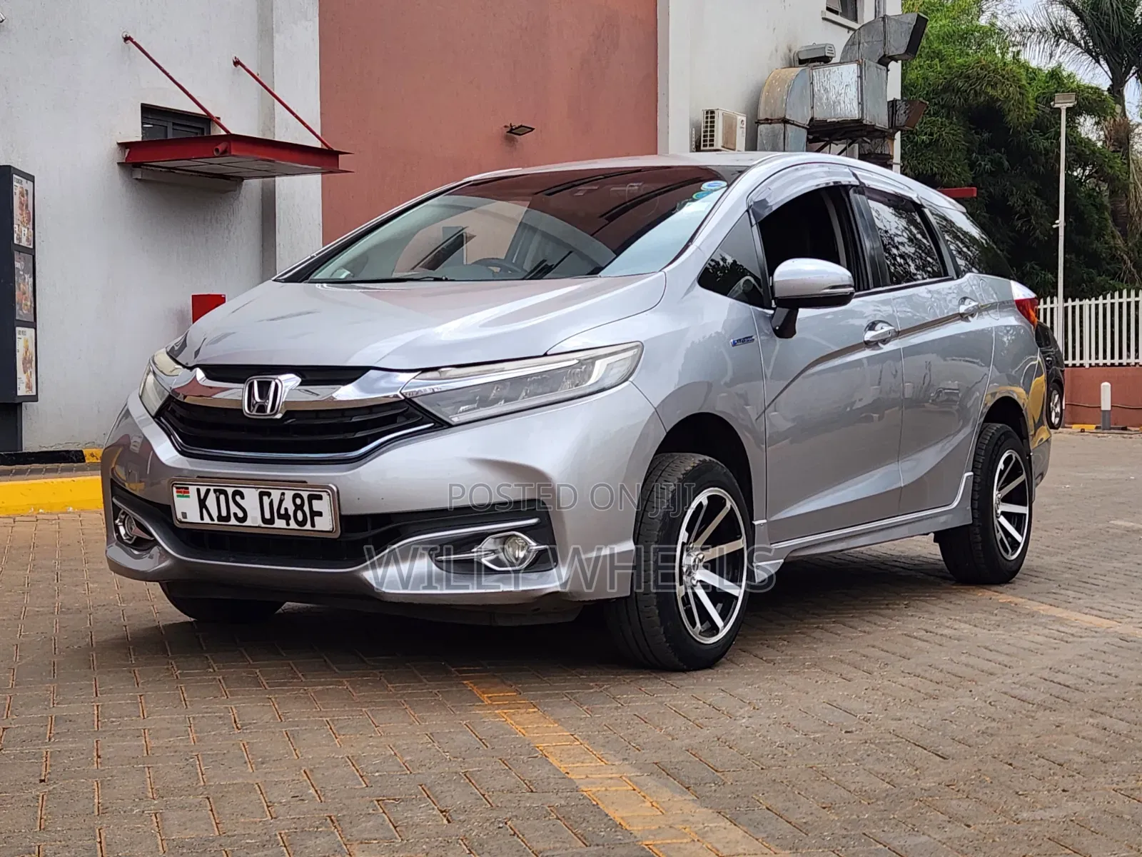 Honda Fit Shuttle 2017 Silver