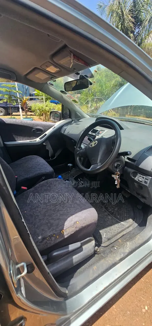 Toyota Vitz 2010 Gray
