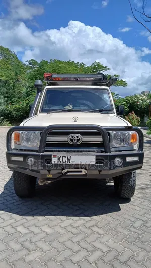 Toyota Land Cruiser 79 Series 2013 Beige