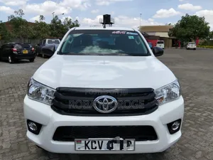 Toyota Hilux Revo Double Cab Deisel 2.4 RWD 2019 White