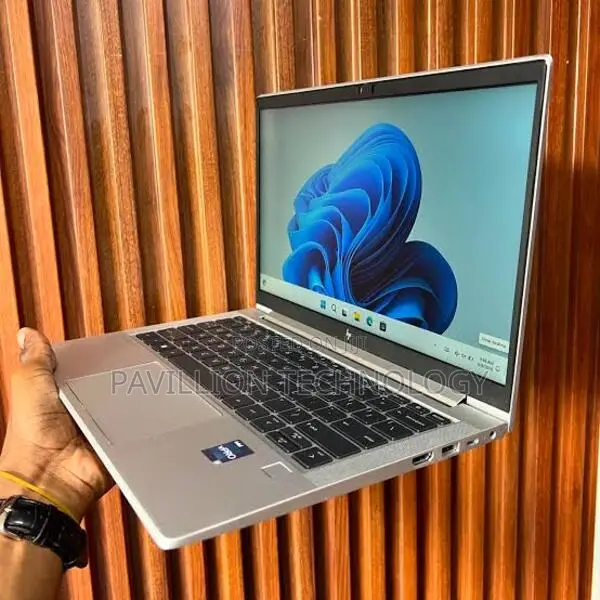 Laptop HP EliteBook 630 G10 16GB Intel Core i7 SSD 512GB