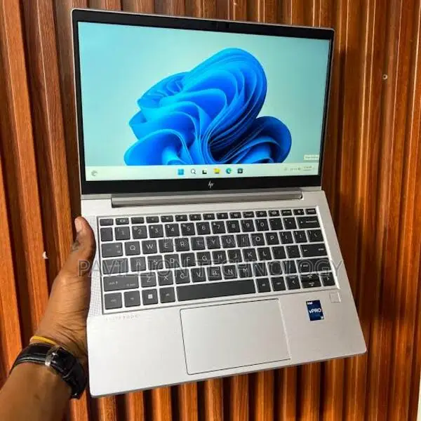 Laptop HP EliteBook 630 G10 16GB Intel Core i7 SSD 512GB