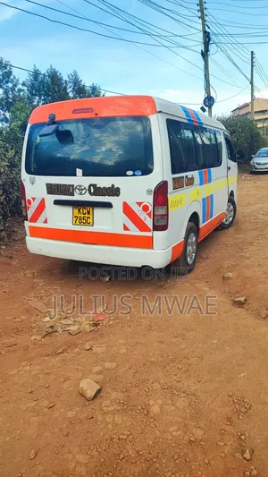 Toyota HiAce 2012 White