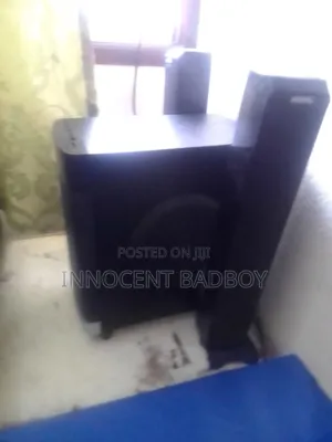 Speake a Rolayspeakerwhith Two Speakerparta