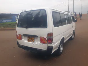 Toyota HiAce 2010 White