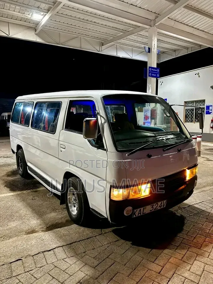 Nissan Caravan (Urvan) 2004 White