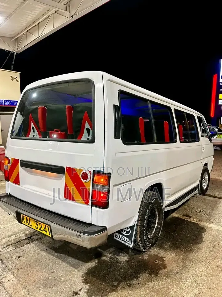 Nissan Caravan (Urvan) 2004 White