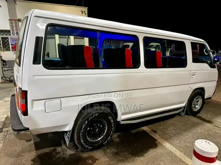 Nissan Caravan (Urvan) 2004 White