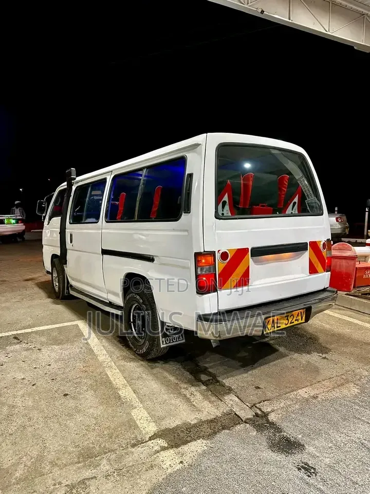 Nissan Caravan (Urvan) 2004 White