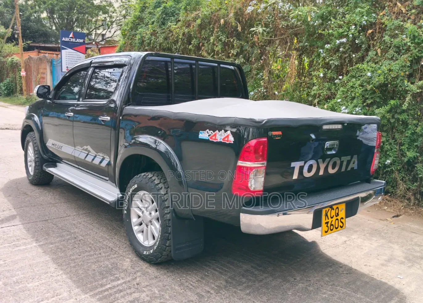 Toyota Hilux 2011 Black