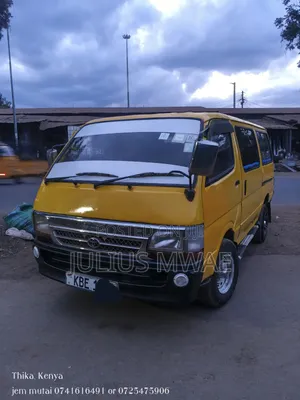 Toyota HiAce 2009 Yellow