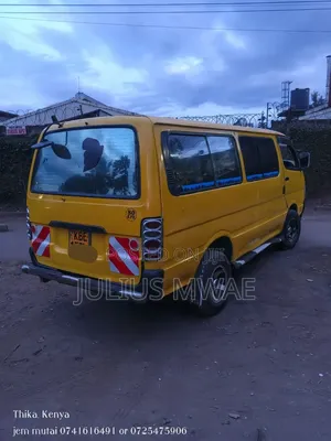 Toyota HiAce 2009 Yellow