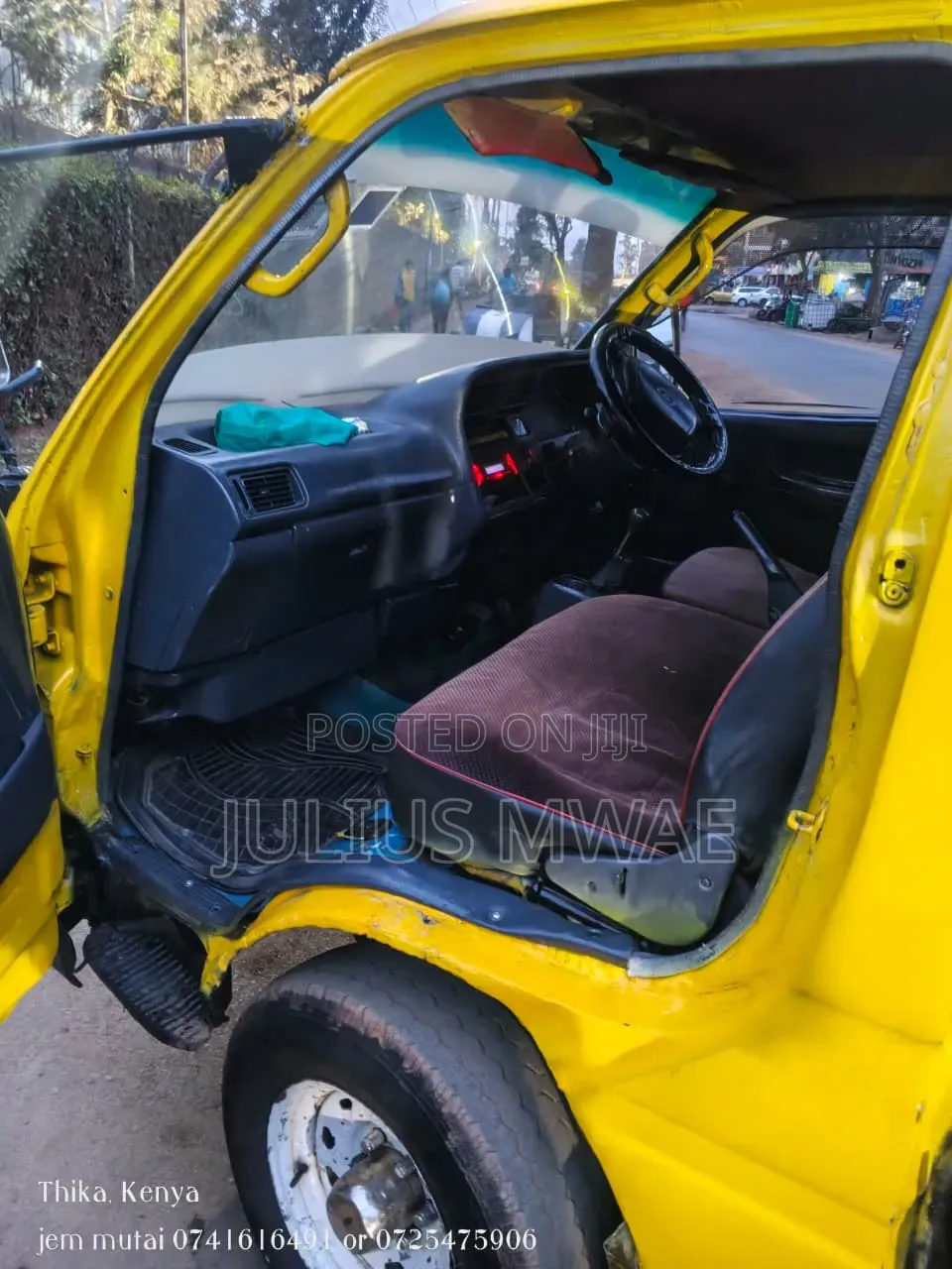 Toyota HiAce 2009 Yellow