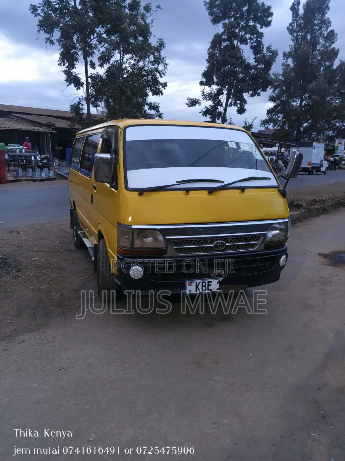 Toyota HiAce 2009 Yellow