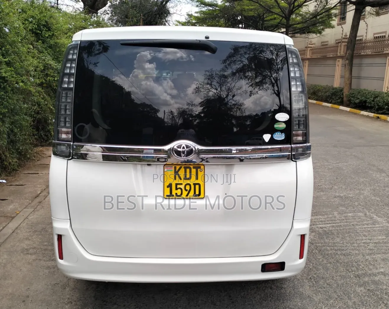 Toyota Voxy X 2WD 8-Seater 2017 White