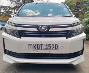 Toyota Voxy X 2WD 8-Seater 2017 White