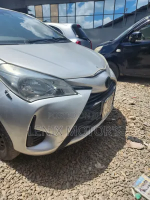 Toyota Vitz 1.0 FWD 5dr 2018 Silver