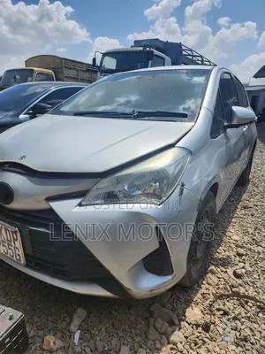 Toyota Vitz 1.0 FWD 5dr 2018 Silver