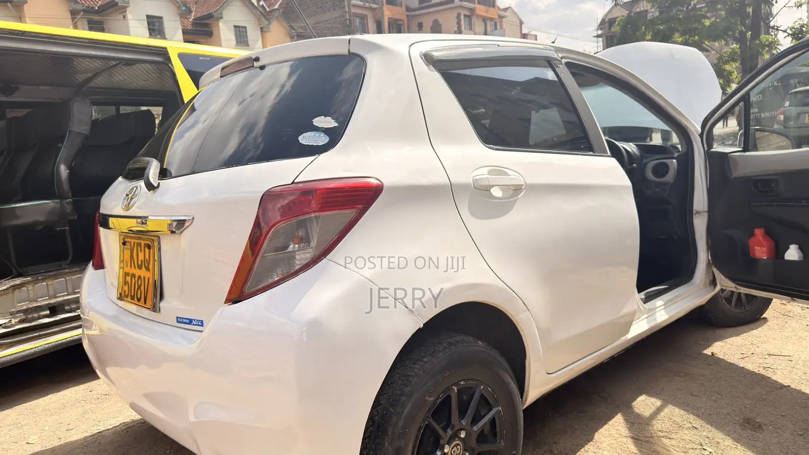 Toyota Vitz 2012 White