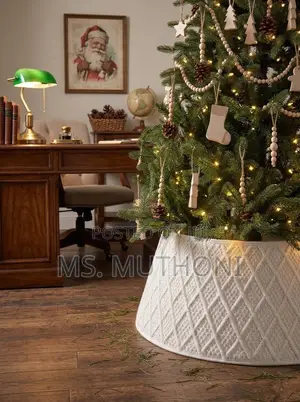 Luxury Plush Christmas Tree Skirt – 72cm (28")