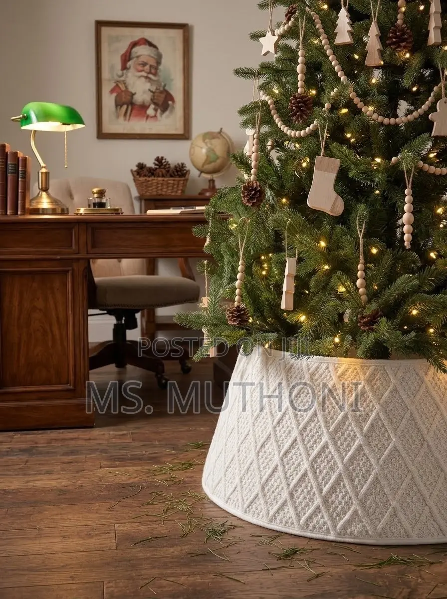 Luxury Plush Christmas Tree Skirt – 72cm (28")