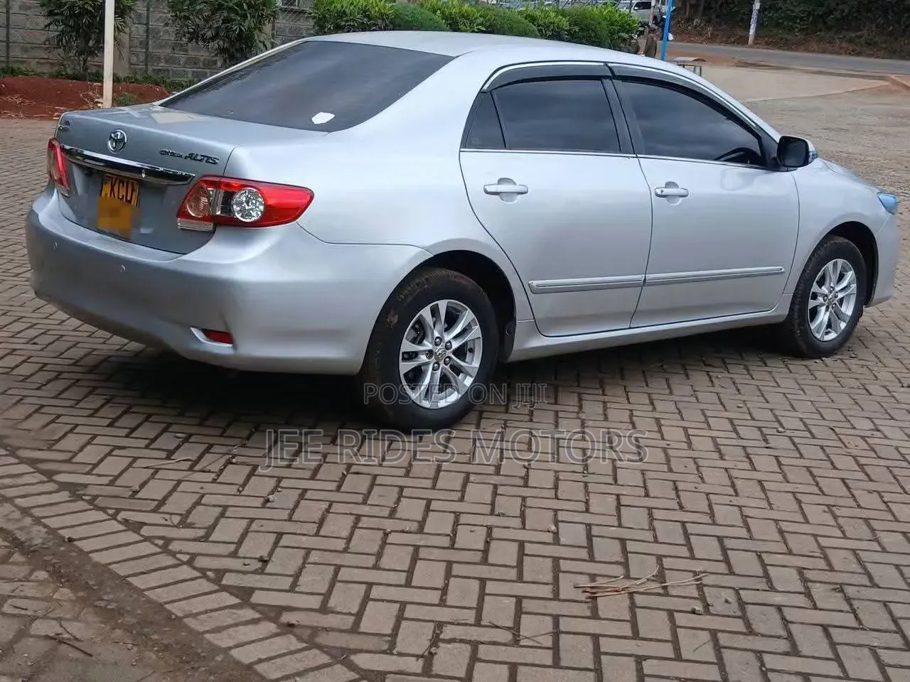 Toyota Corolla Altis 2013 Silver