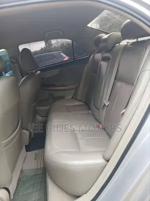 Toyota Corolla Altis 2013 Silver