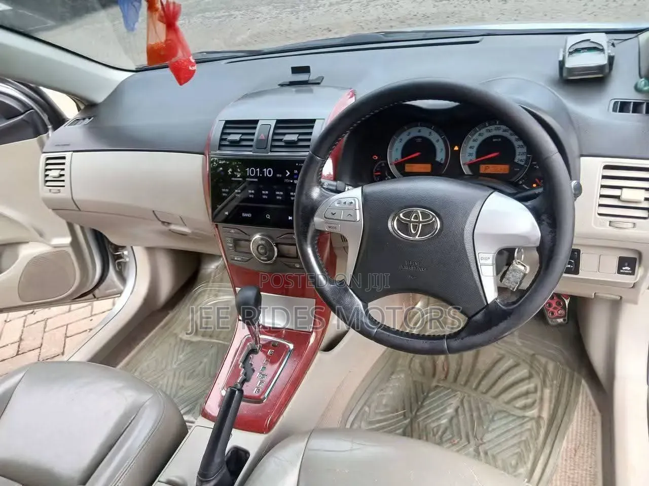 Toyota Corolla Altis 2013 Silver