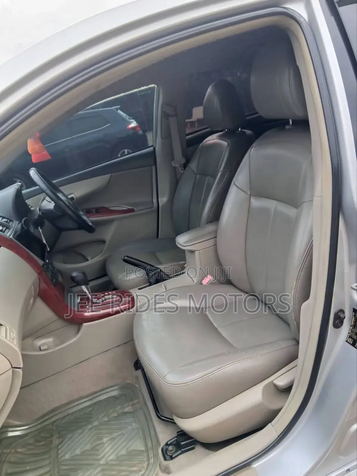 Toyota Corolla Altis 2013 Silver