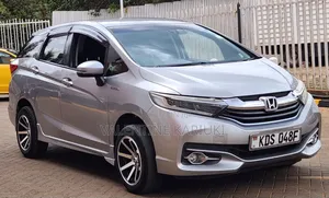 Honda Fit Shuttle 2017 Silver