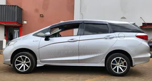 Honda Fit Shuttle 2017 Silver