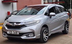 Honda Fit Shuttle 2017 Silver