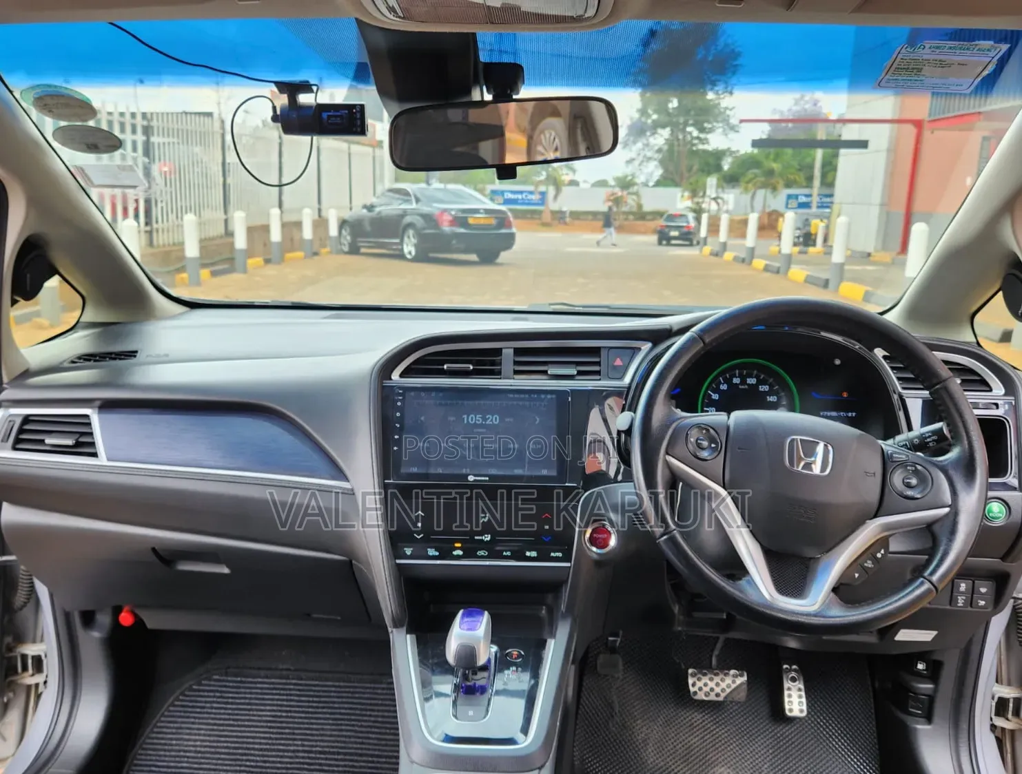 Honda Fit Shuttle 2017 Silver