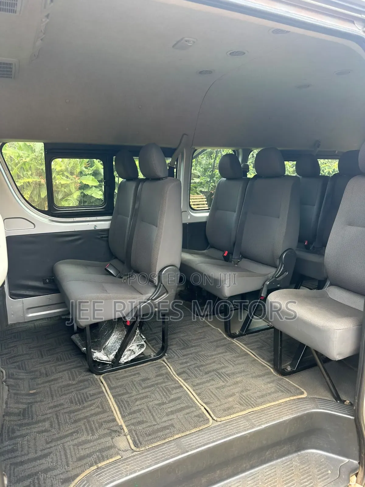Toyota HiAce 2014 Silver