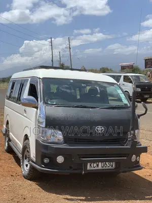 9L Toyota Hiace Tour Van