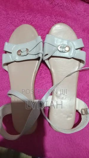 Mtumba Flat Shoes