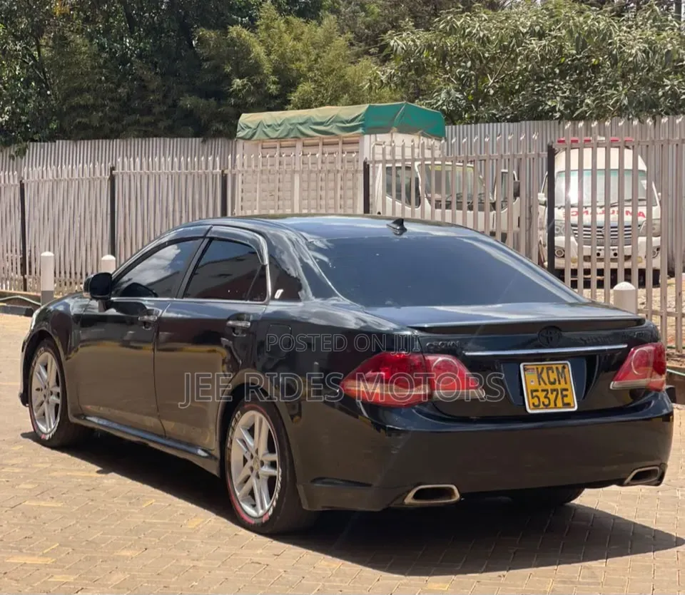 Toyota Crown 2010 Black