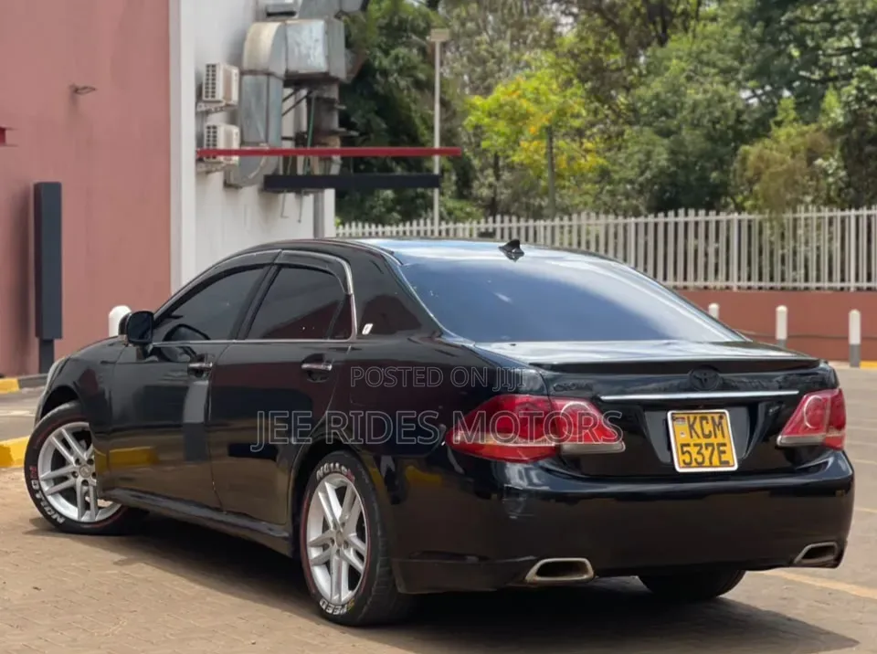 Toyota Crown 2010 Black