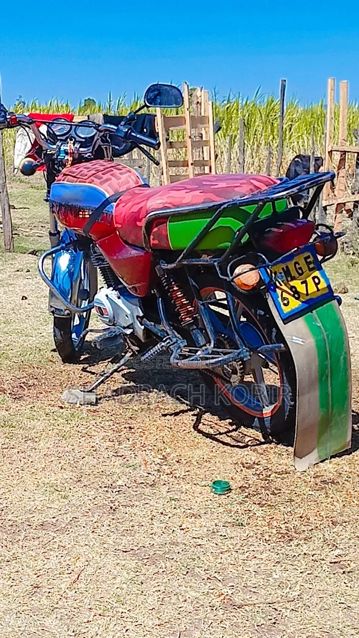 Bajaj Boxer 125 2021 Red