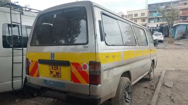 Nissan Caravan (Urvan) 2008 Silver - thumbnail 4
