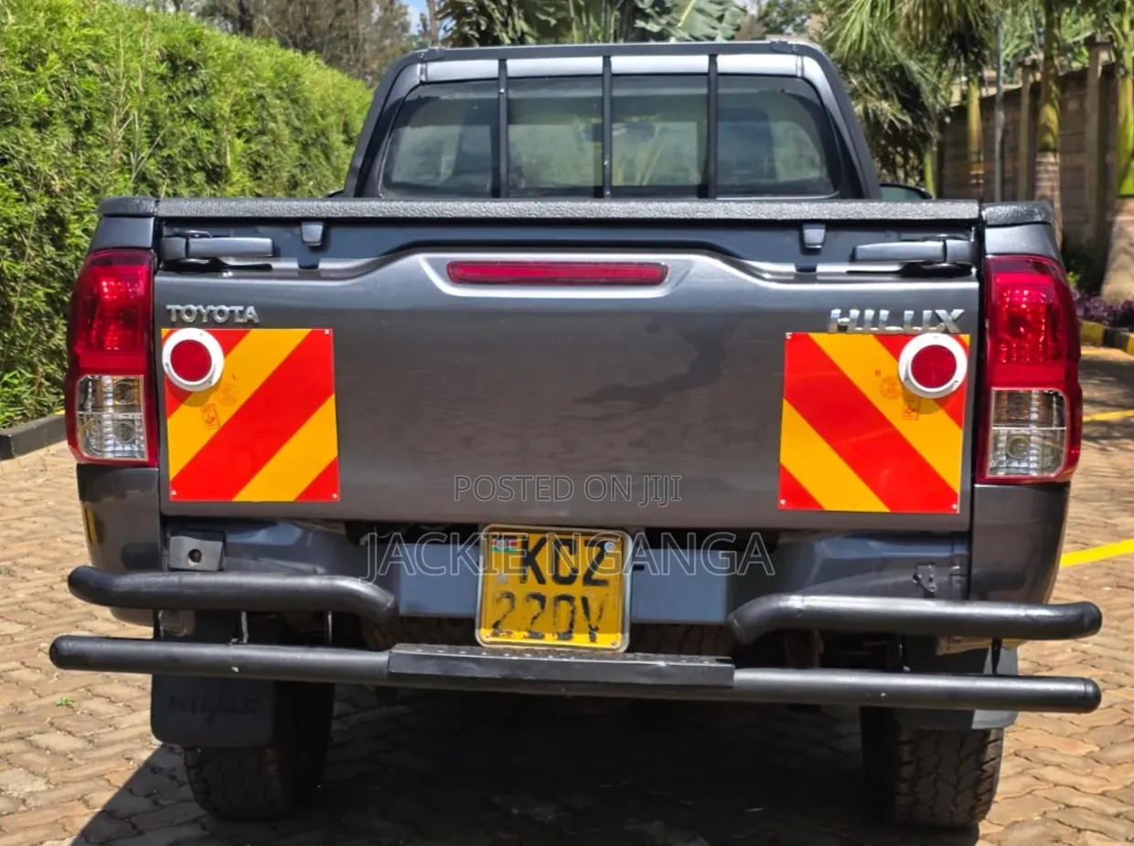 Toyota Hilux 2020 Gray