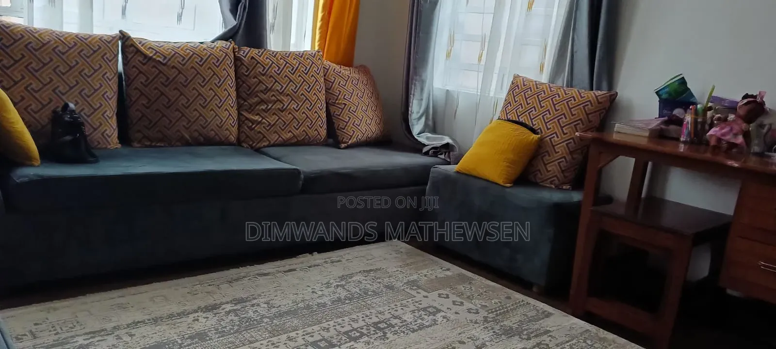 10 Seater Velvet Used