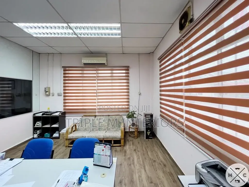 Stylish Office Horizontal Blinds - Light Control & Privacy