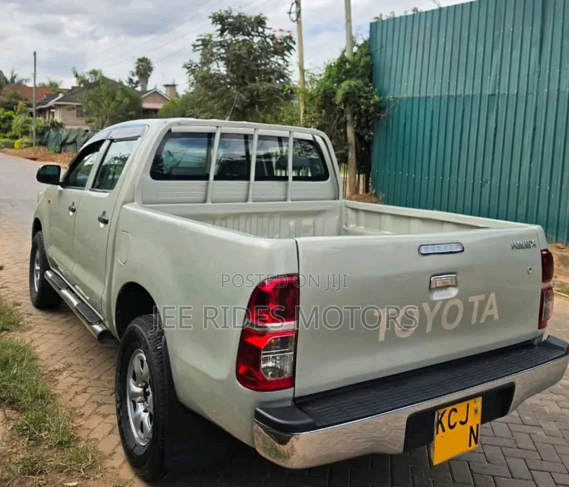 Toyota Hilux 2002 Silver