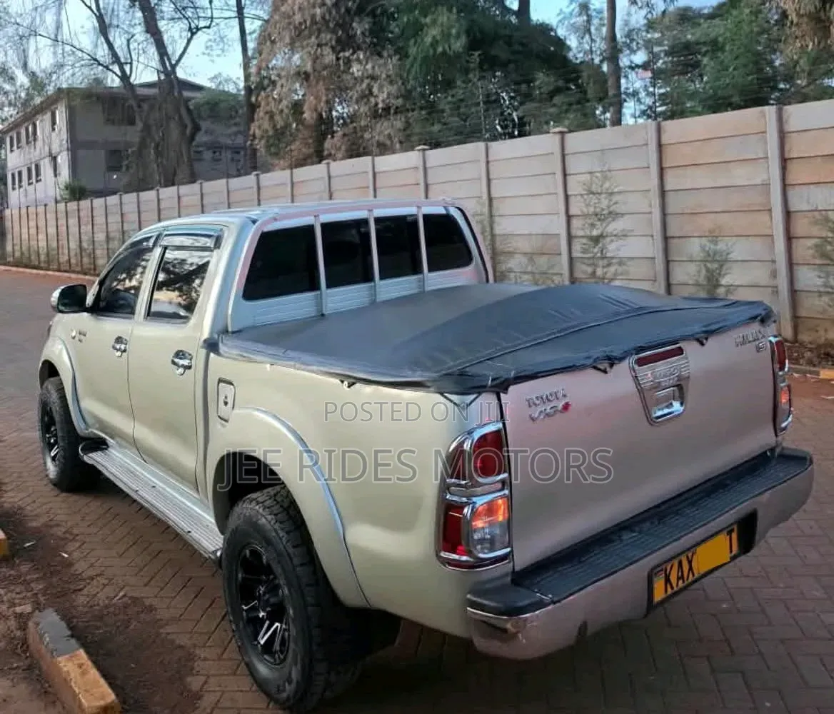 Toyota Hilux 2002 Silver