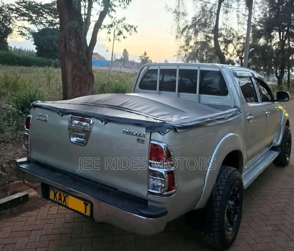 Toyota Hilux 2002 Silver