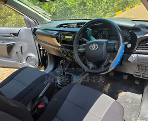 Toyota Hilux 2020 Gray