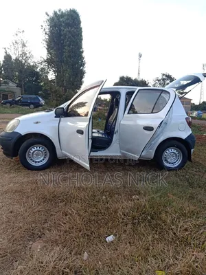 Toyota Vitz 2002 White