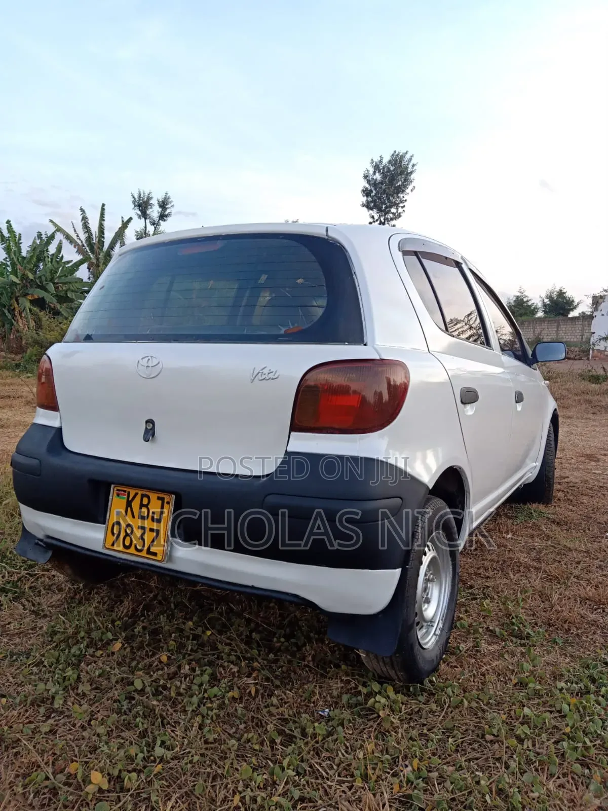 Toyota Vitz 2002 White