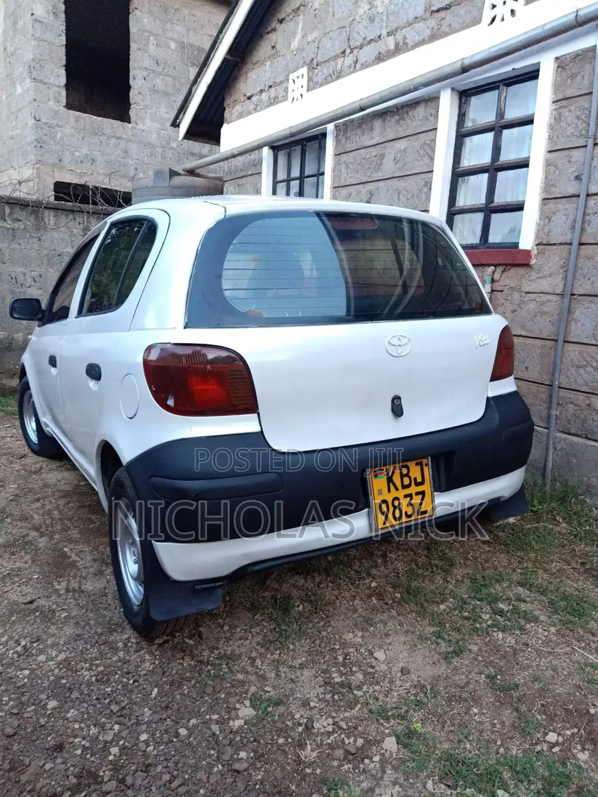 Toyota Vitz 2002 White
